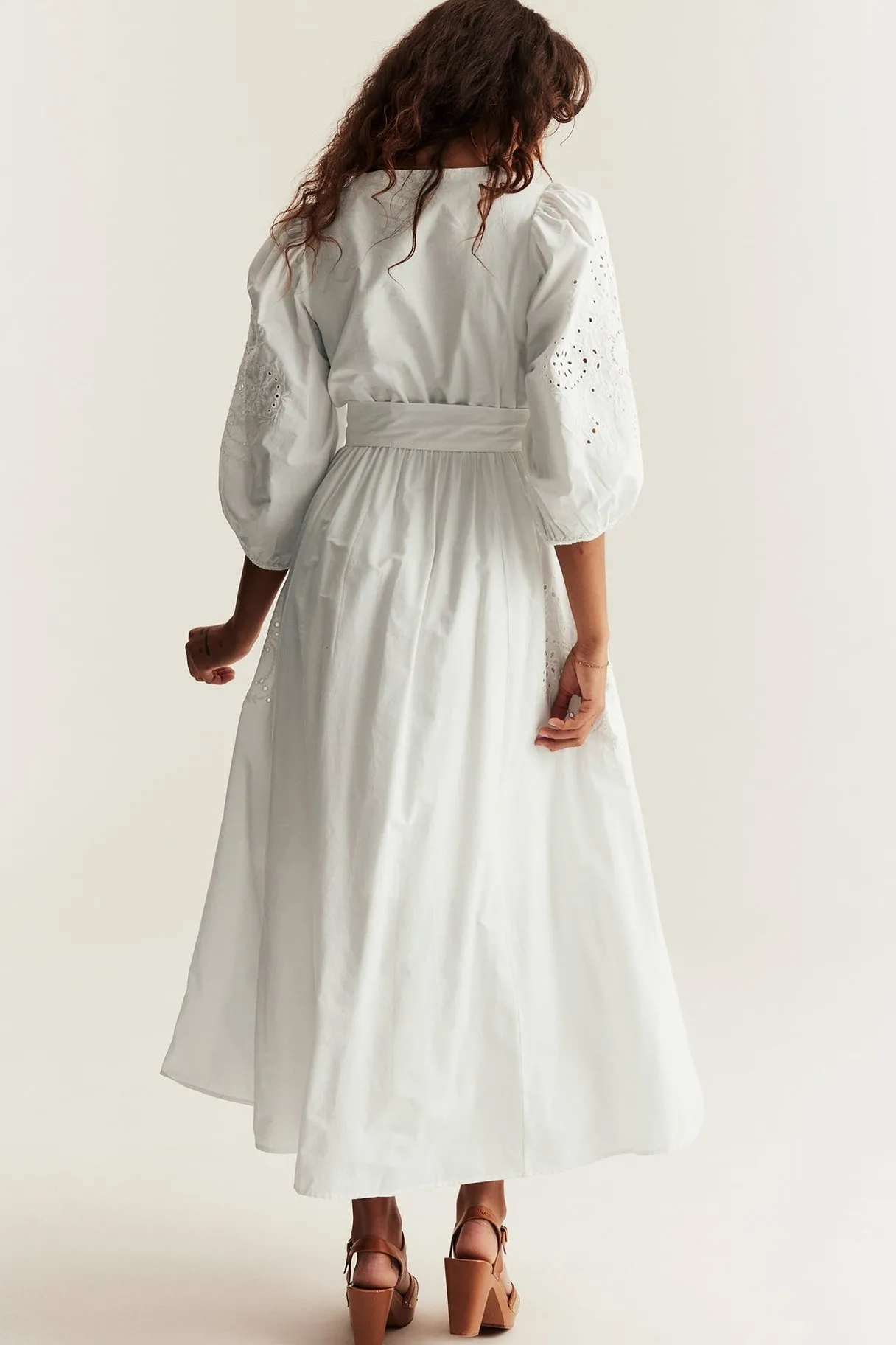 Brodeerattu mekko, Newbie Woman | Luonnonvalkoinen | Lapset | Newbie