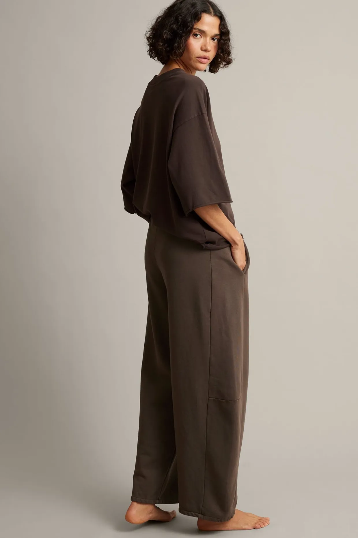 Collegehousut barrel fit | Tummanruskea | Naiset | Kappahl