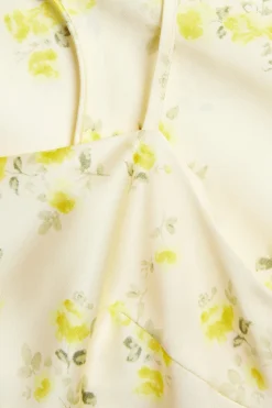 Epäsymmetrinen slip-mekko | Vaaleankeltainen | Naiset | Kappahl
