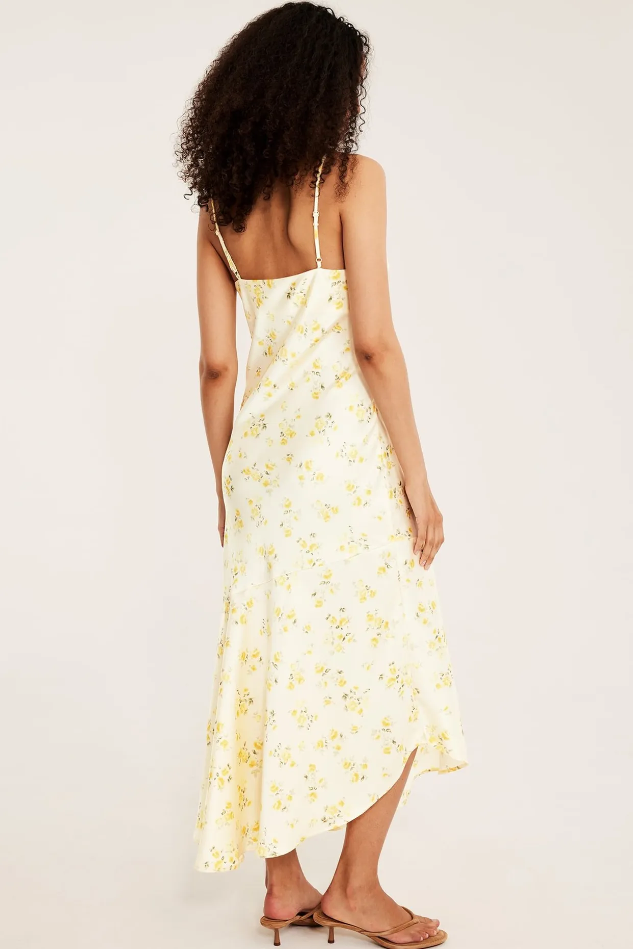 Epäsymmetrinen slip-mekko | Vaaleankeltainen | Naiset | Kappahl