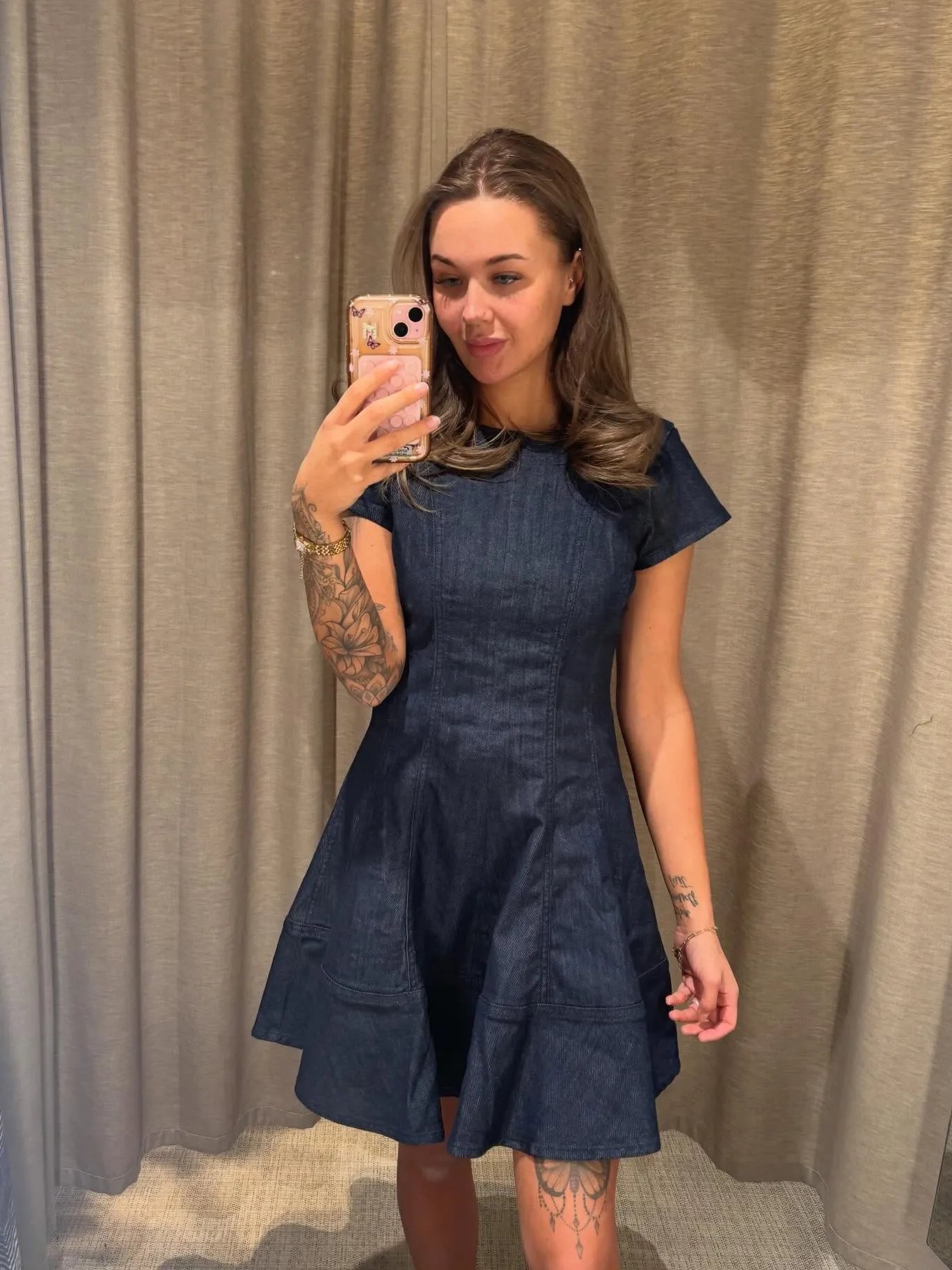 Farkkumekko, jossa on levenevä hameosa | Tumma denim | Naiset | Kappahl