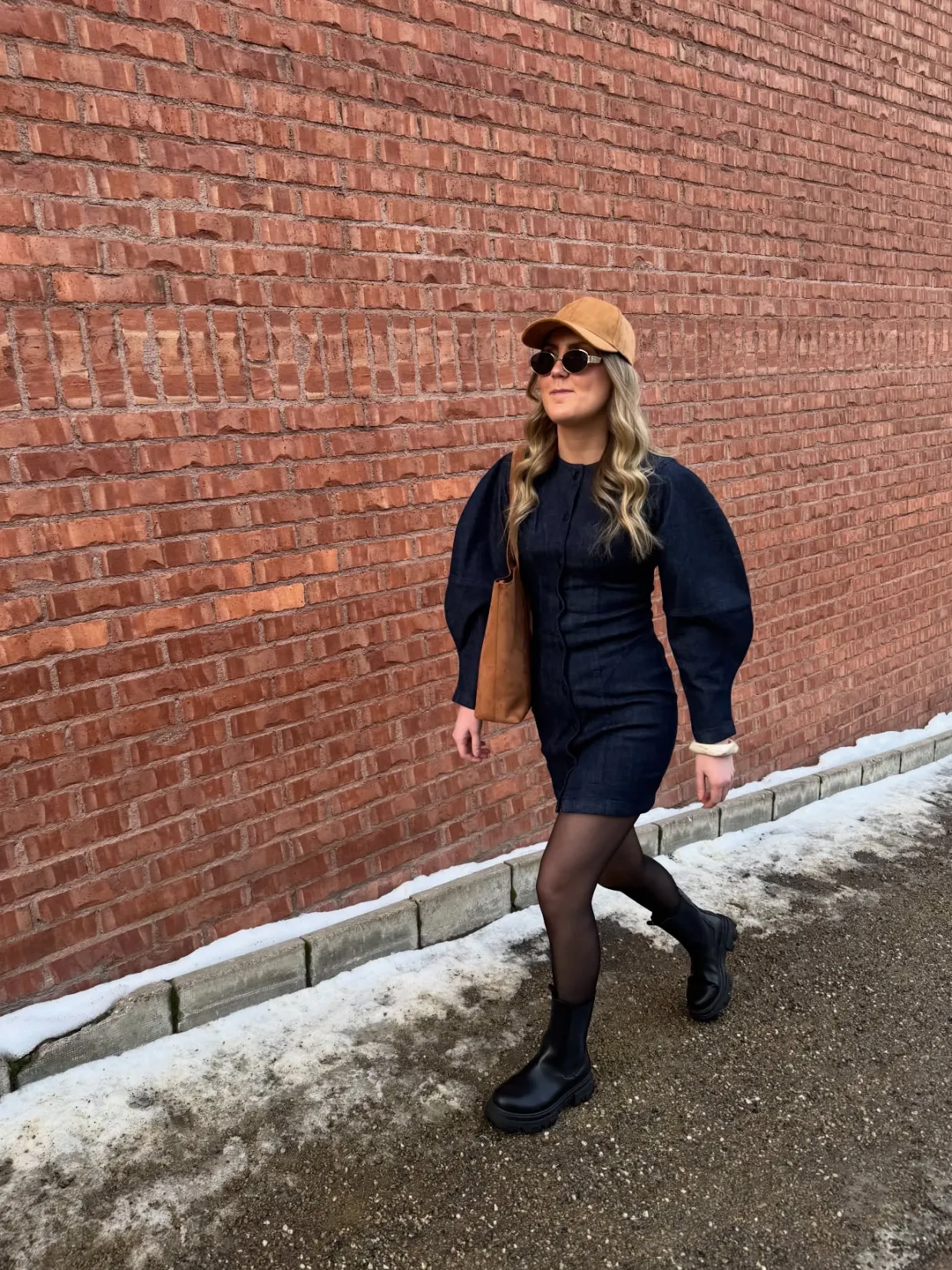 Farkkumekko, jossa on reilut hihat | Tumma denim | Naiset | Kappahl