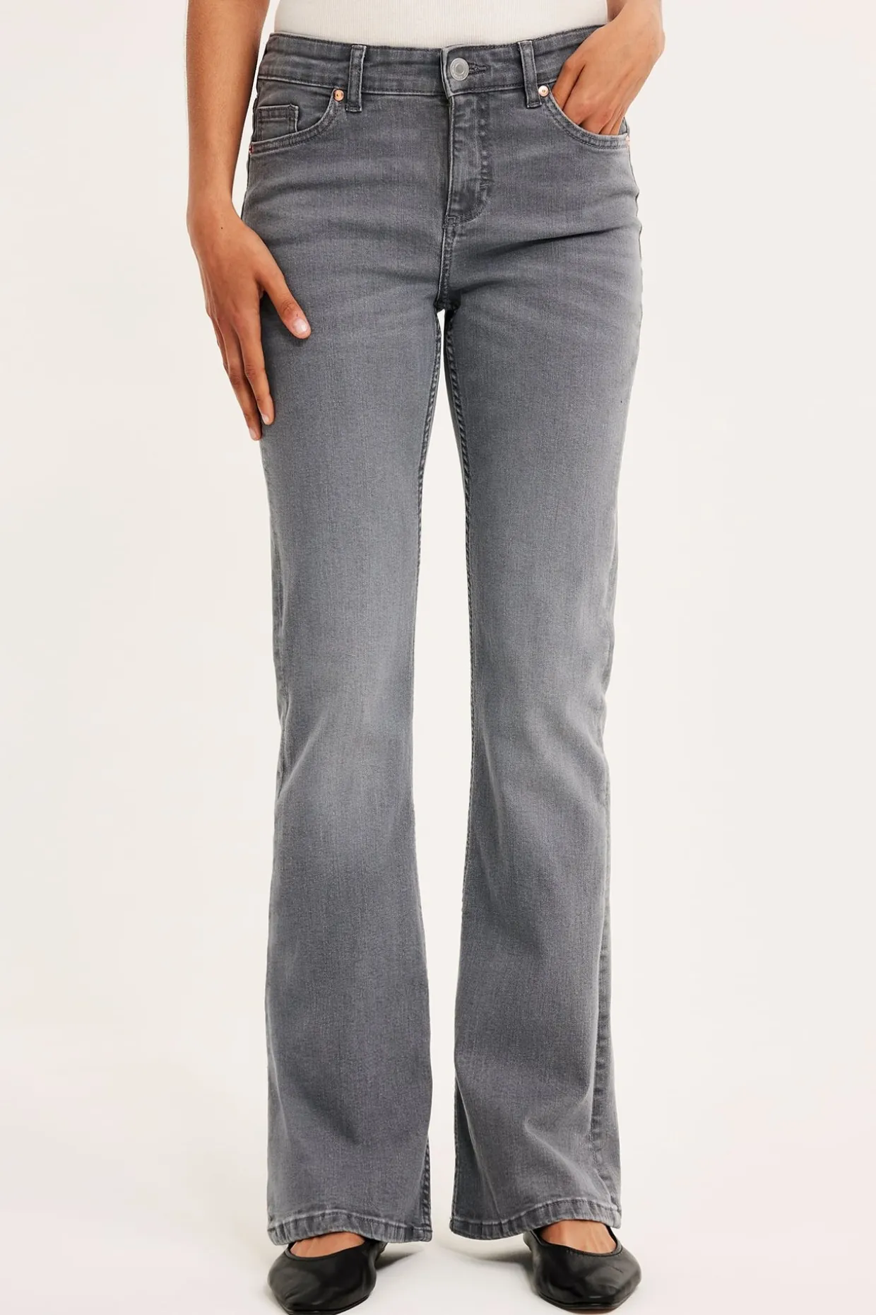 Flare jeans low waist | Hopeanharmaa | Naiset | Kappahl