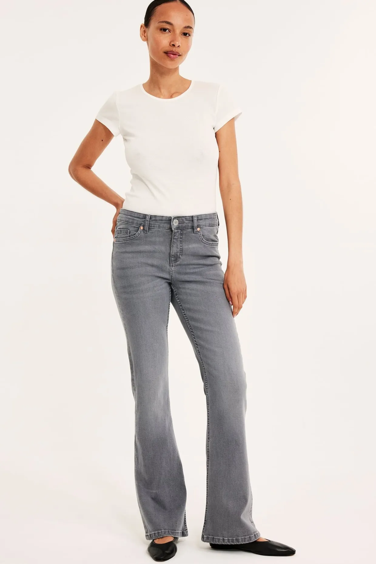 Flare jeans low waist | Hopeanharmaa | Naiset | Kappahl