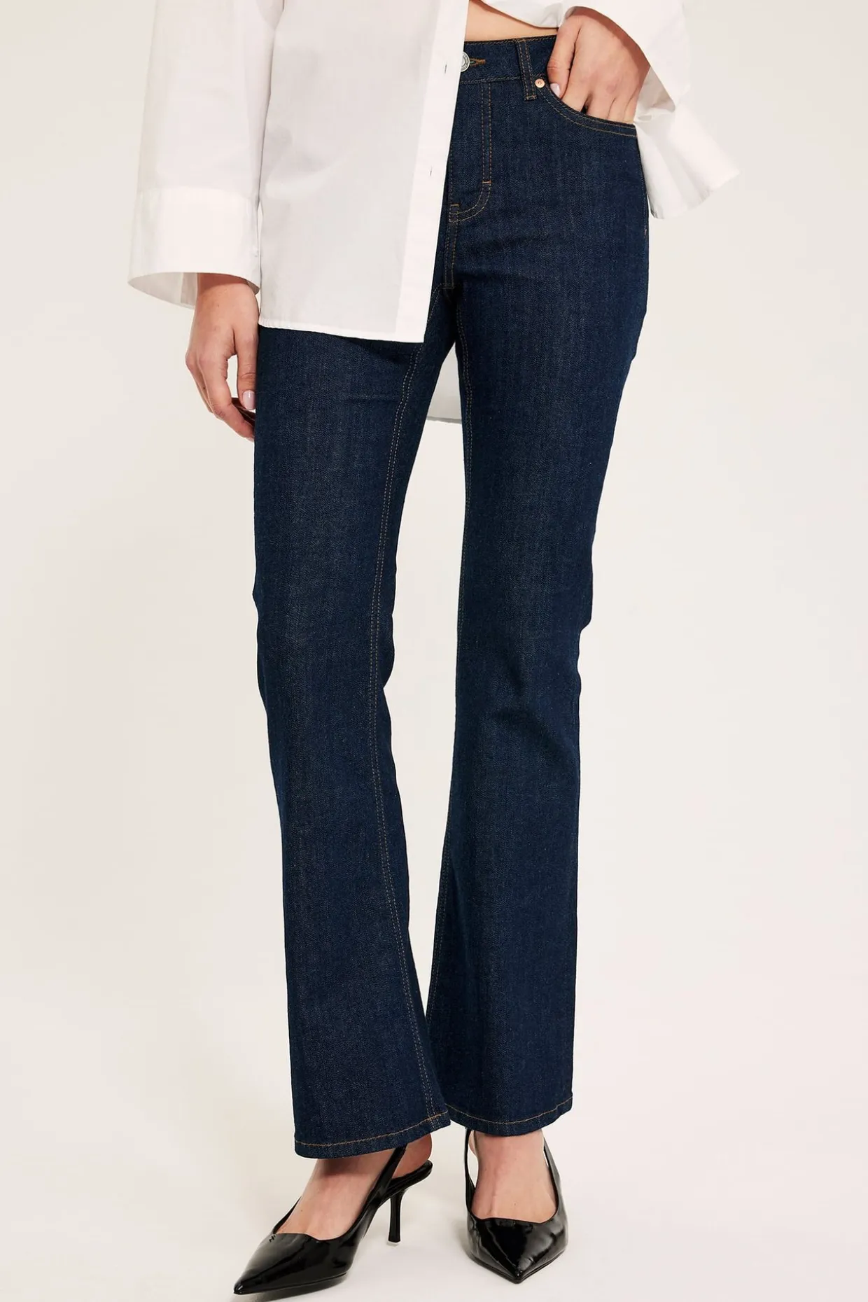Flare jeans low waist | Tumma denim | Naiset | Kappahl