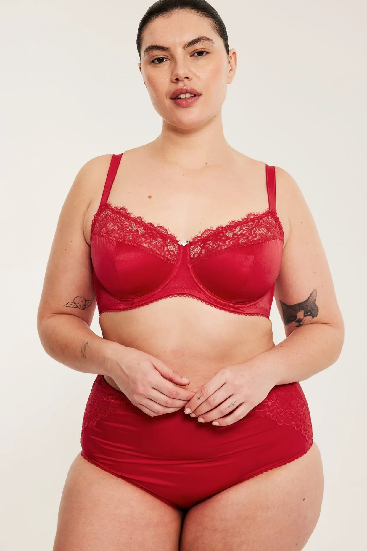 Kaarituelliset pitsisomisteiset satiinirintaliivit | Punainen | Naiset | Kappahl