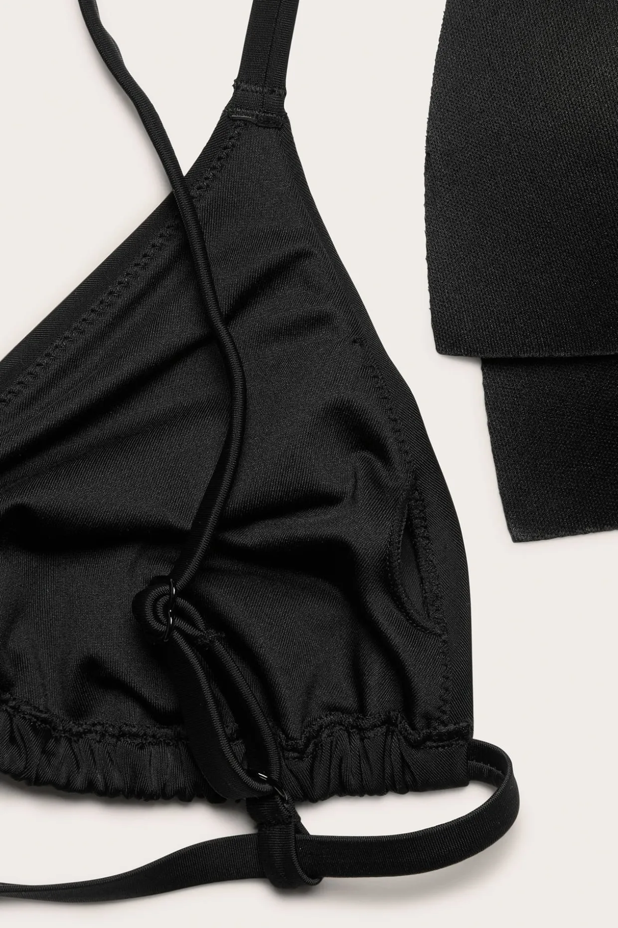 Kolmion muotoinen bikiniyläosa | Musta | Naiset | Kappahl