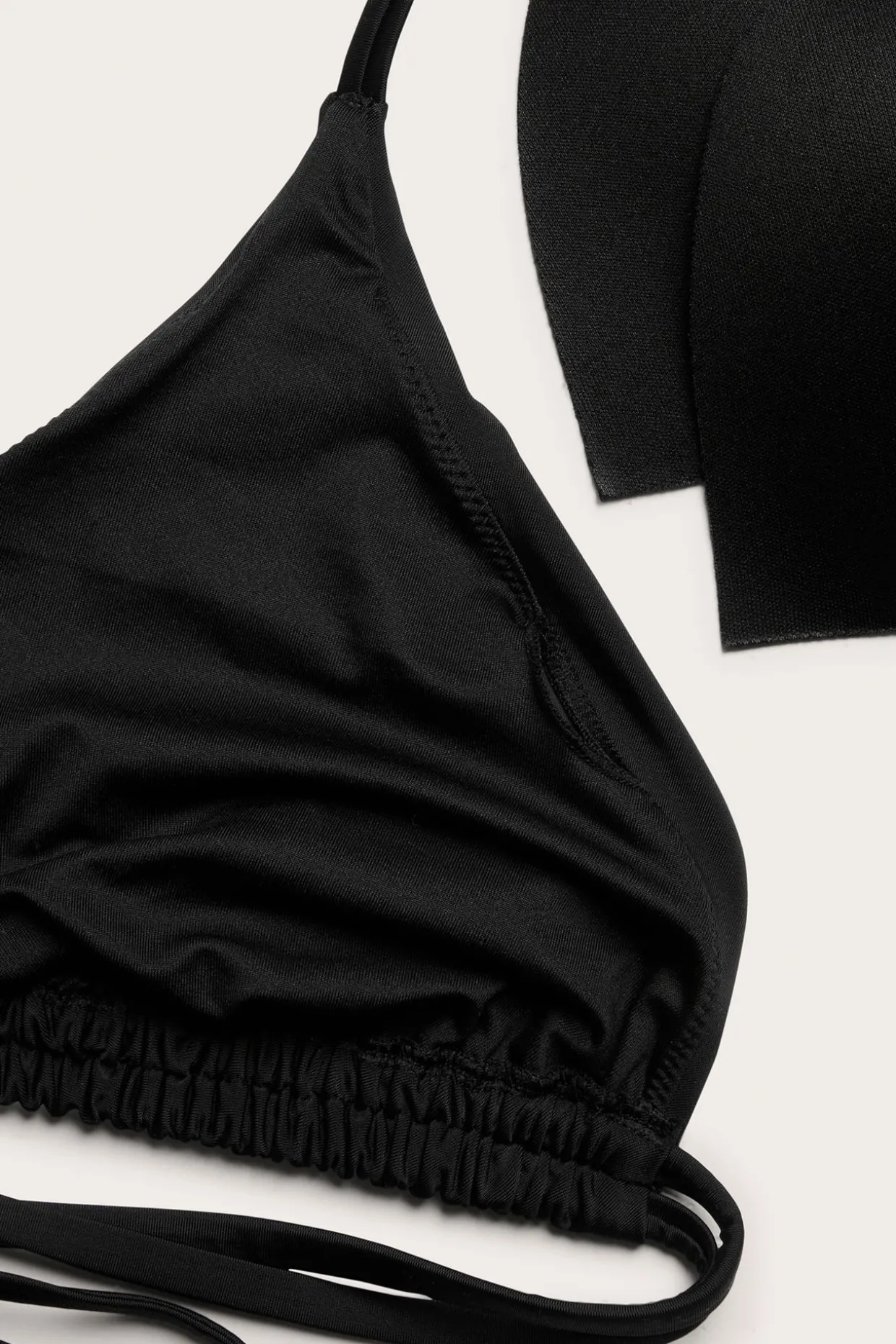Kolmion muotoinen bikiniyläosa | Musta | Naiset | Kappahl