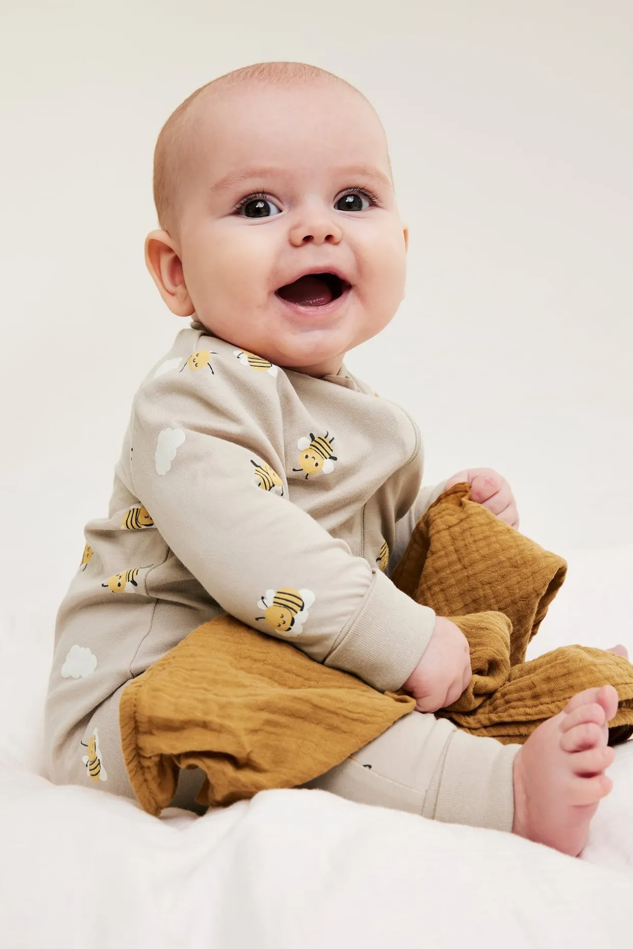 2 kpl pyjamia mehiläiskuviolla | Beige | Vauvat | Kappahl
