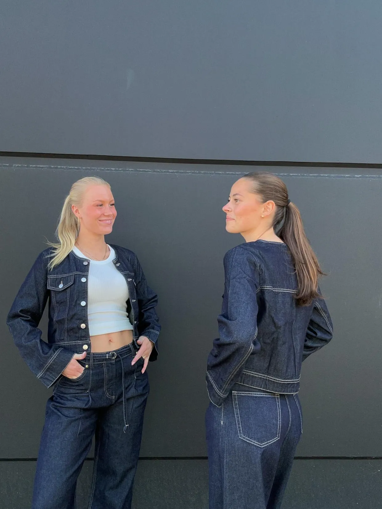 Lyhyemmän mallinen farkkutakki | Tumma denim | Naiset | Kappahl