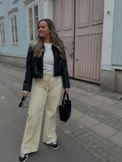 Lyhyt keinonahkatakki | Musta | Naiset | Kappahl