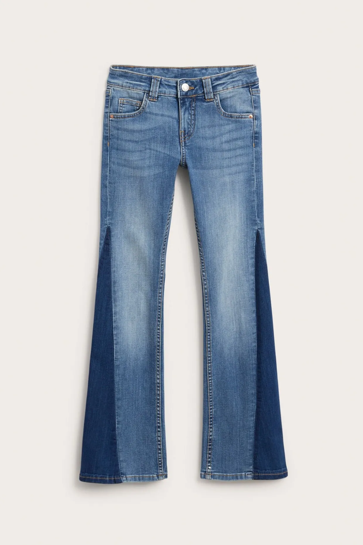 Matalavyötäröiset bootcut-farkut, joissa on kaksiväriset lahkeet | Vaalea denim | Lapset | Kappahl