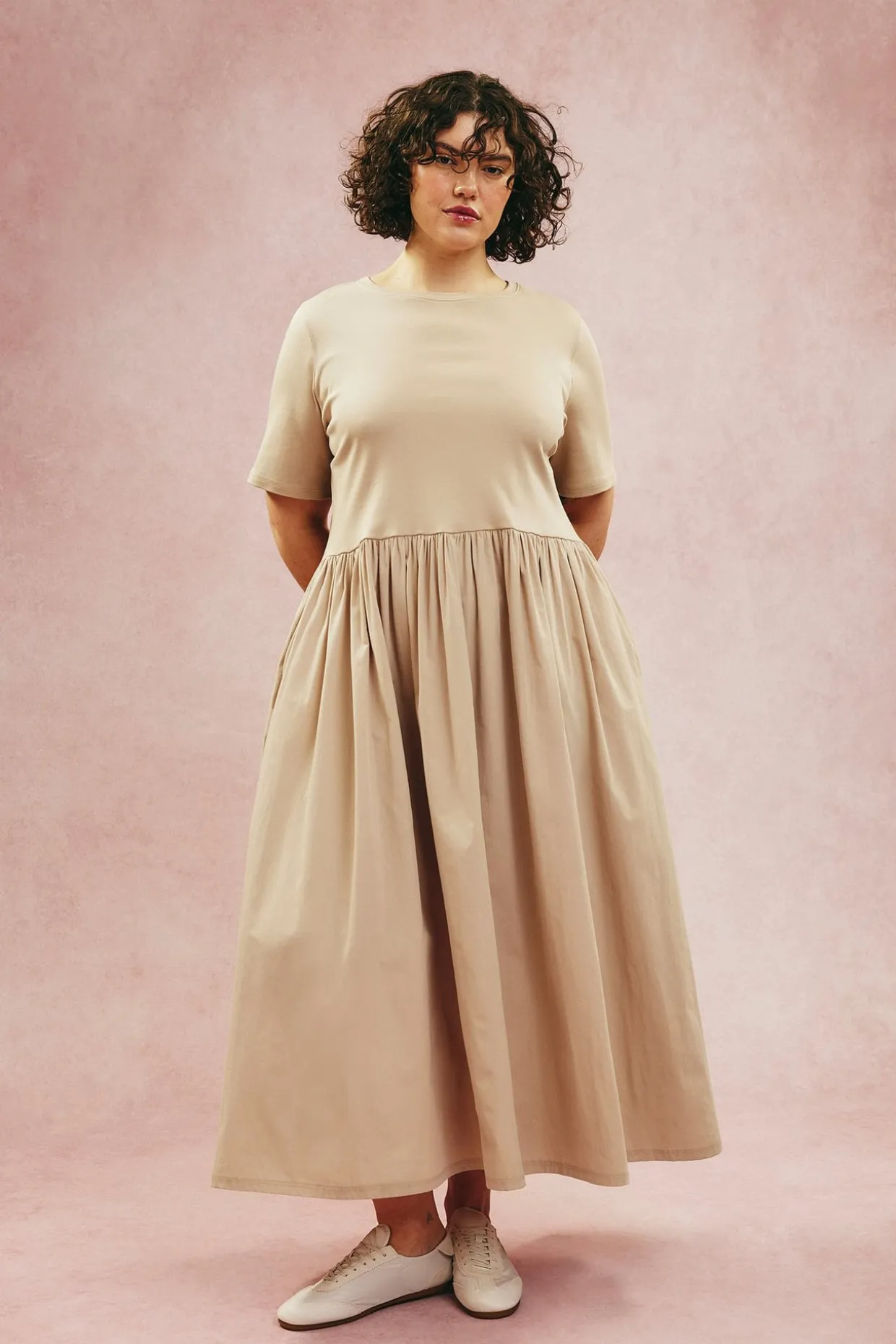 Mekko, jossa on levenevä hameosa | Beige | Naiset | Kappahl