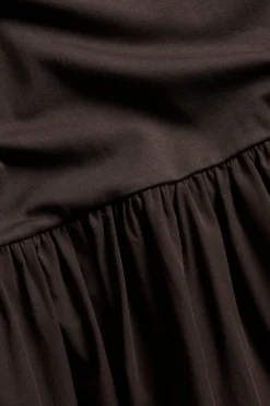 Mekko, jossa on levenevä hameosa | Tummanruskea | Naiset | Kappahl