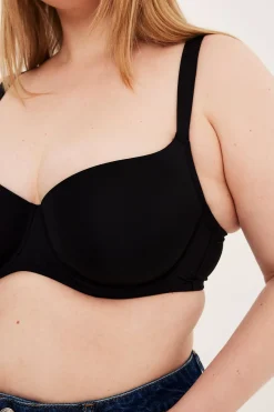 Mikromateriaalia oleva t-paitaliivi | Musta | Naiset | Kappahl