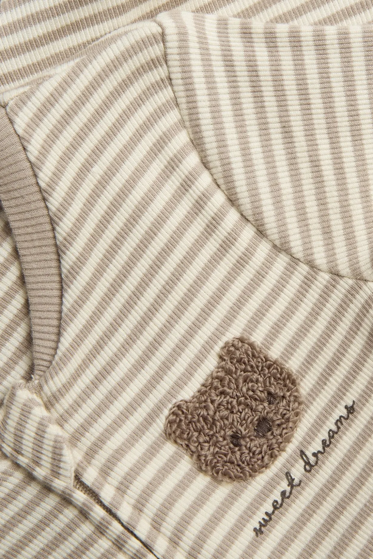Nallekarhuaiheinen raidallinen pyjama | Beige | Vauvat | Newbie