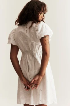 Newbie Woman -malliston mekko, jossa on brodeeraus | Luonnonvalkoinen | Lapset | Newbie