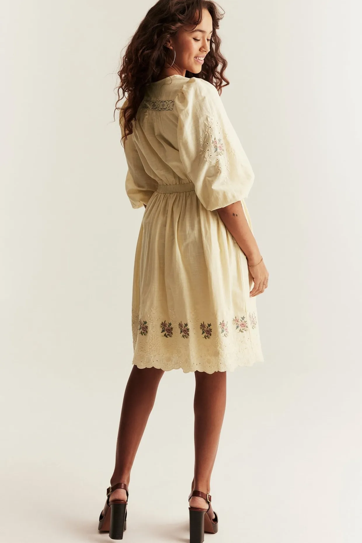 Newbie Woman -mekko, jossa on brodeeraus | Keltainen | Lapset | Newbie
