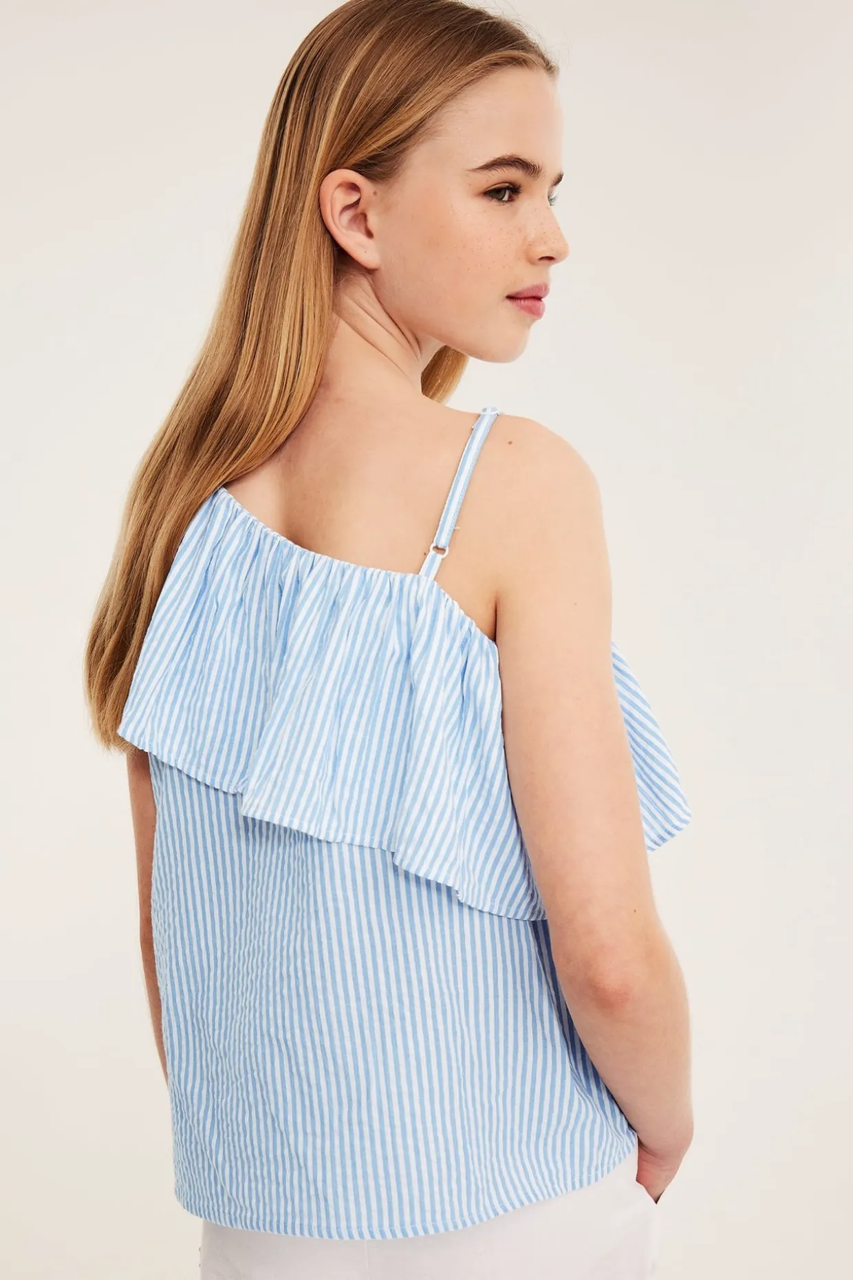 One shoulder -toppi, jossa röyhelö. | Sininen | Lapset | Kappahl