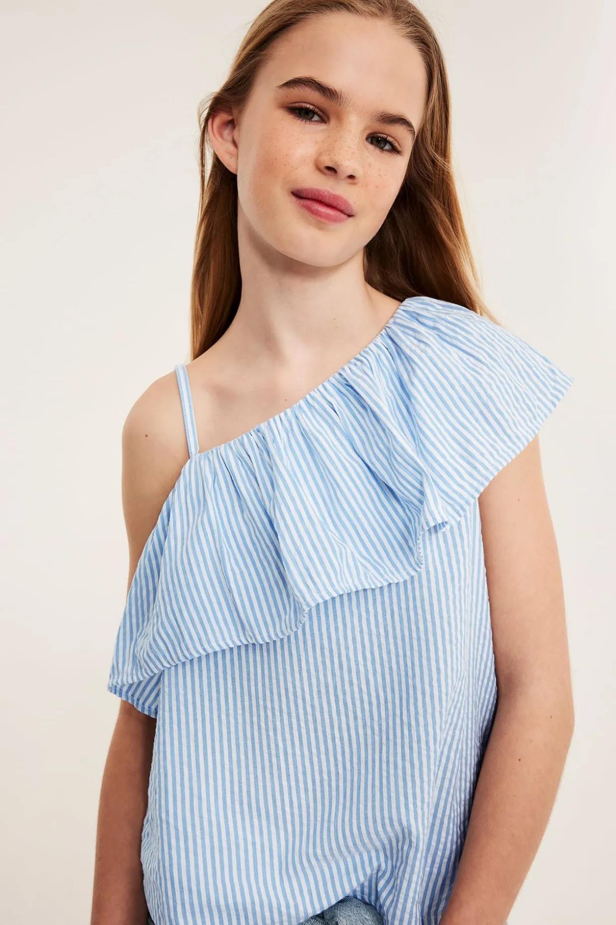 One shoulder -toppi, jossa röyhelö. | Sininen | Lapset | Kappahl