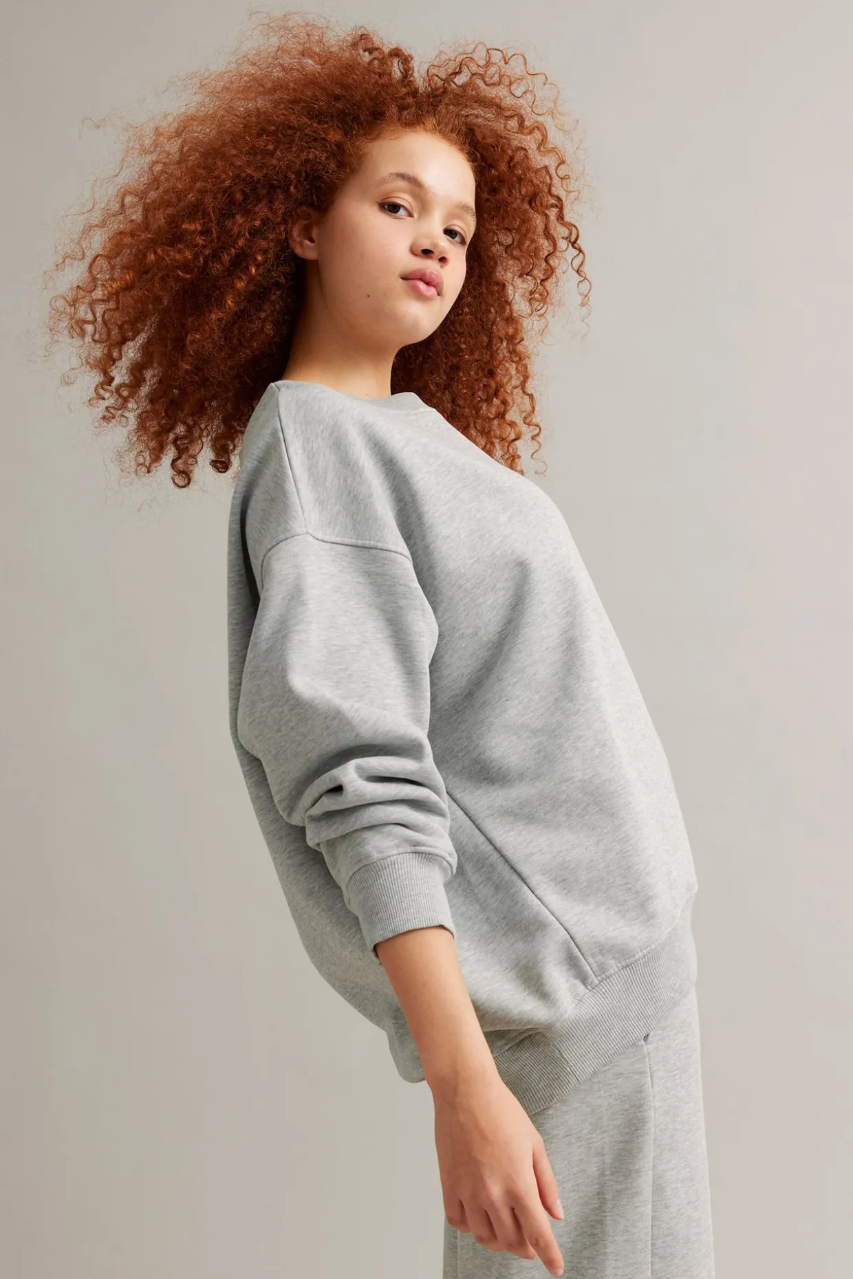 Oversized sweatshirt | Vaaleanharmaa | Naiset | Kappahl