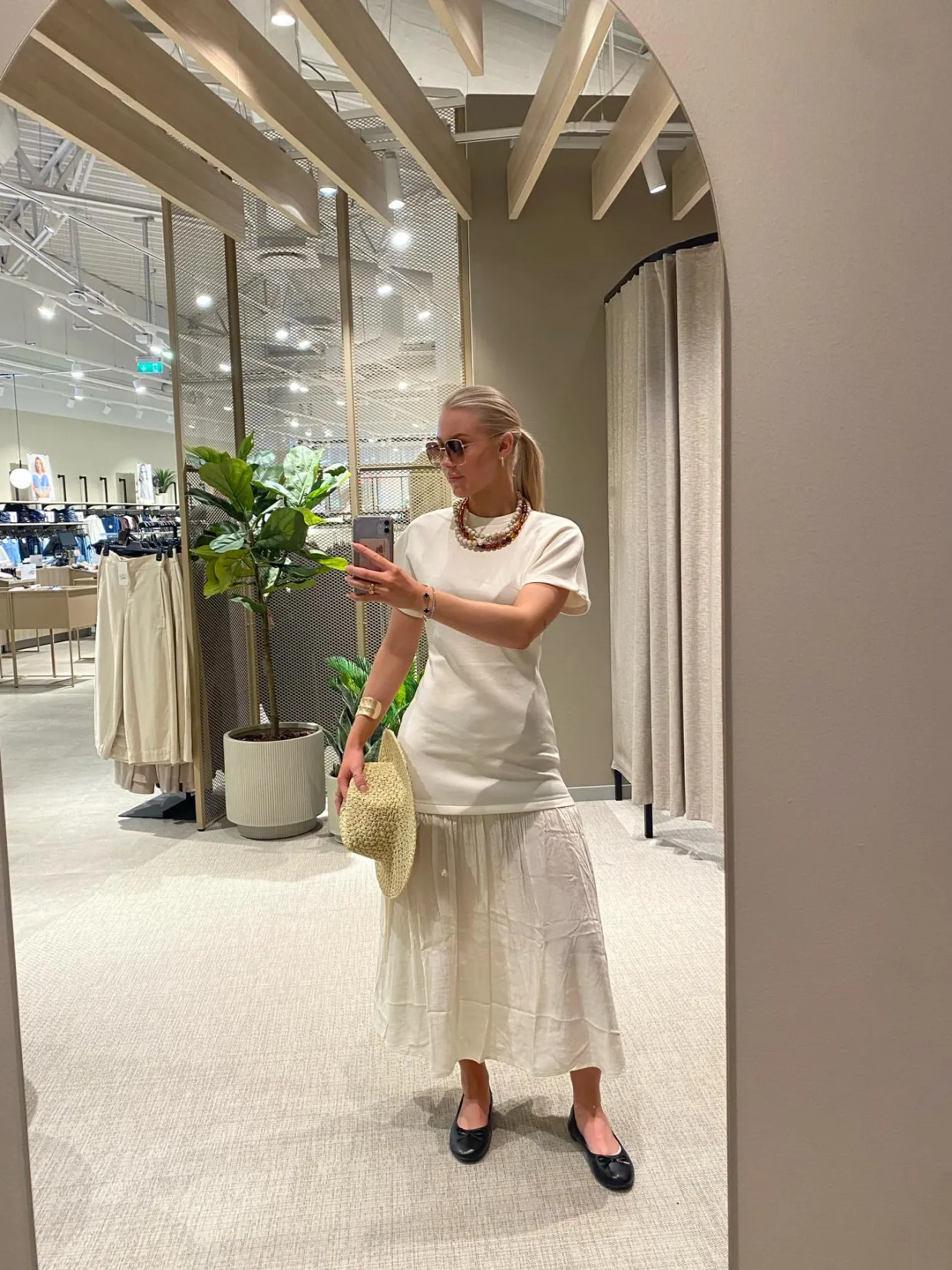 Pitkä lyhythihainen mekko. | Luonnonvalkoinen | Naiset | Kappahl