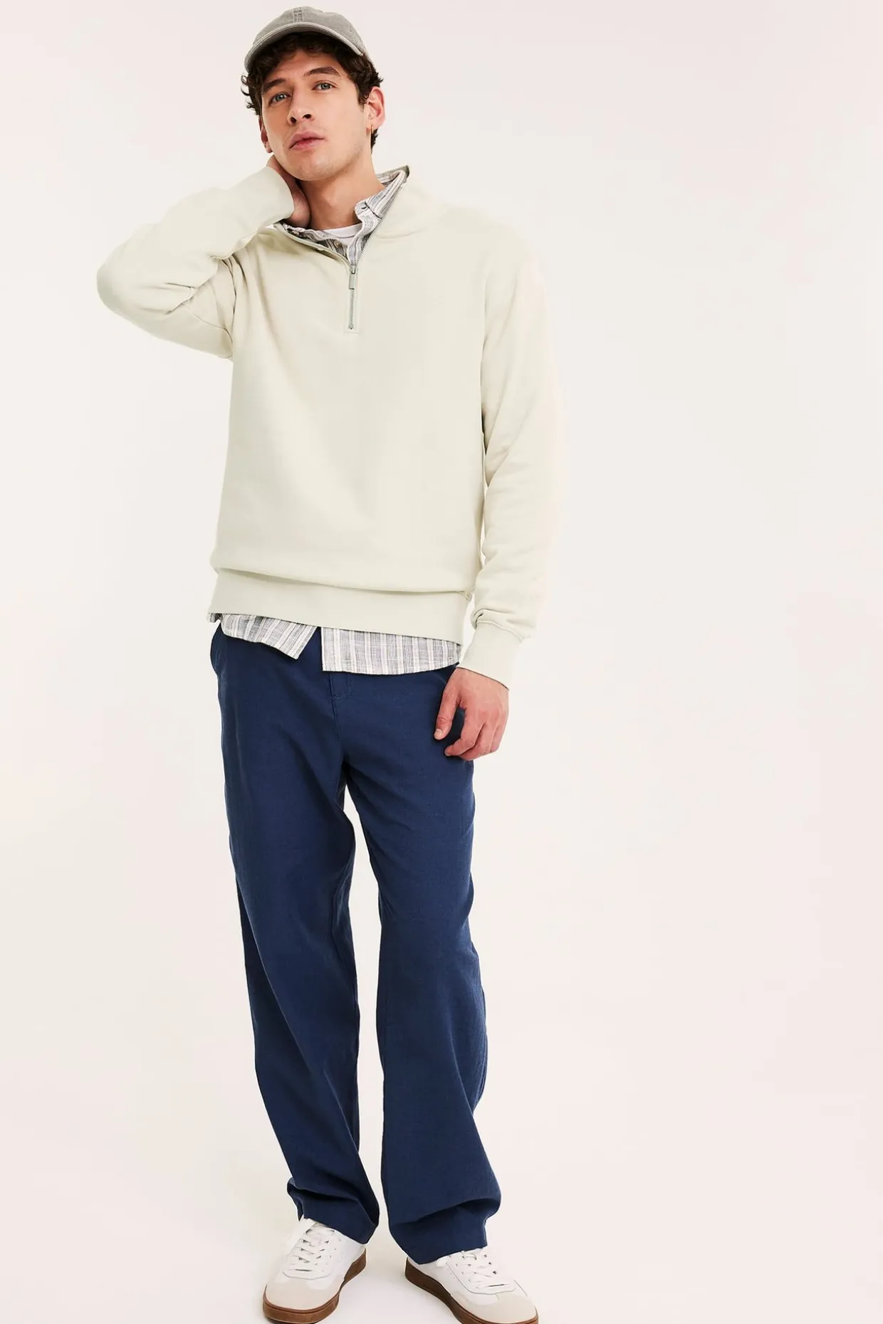 Puolivetoketjullinen collegepaita