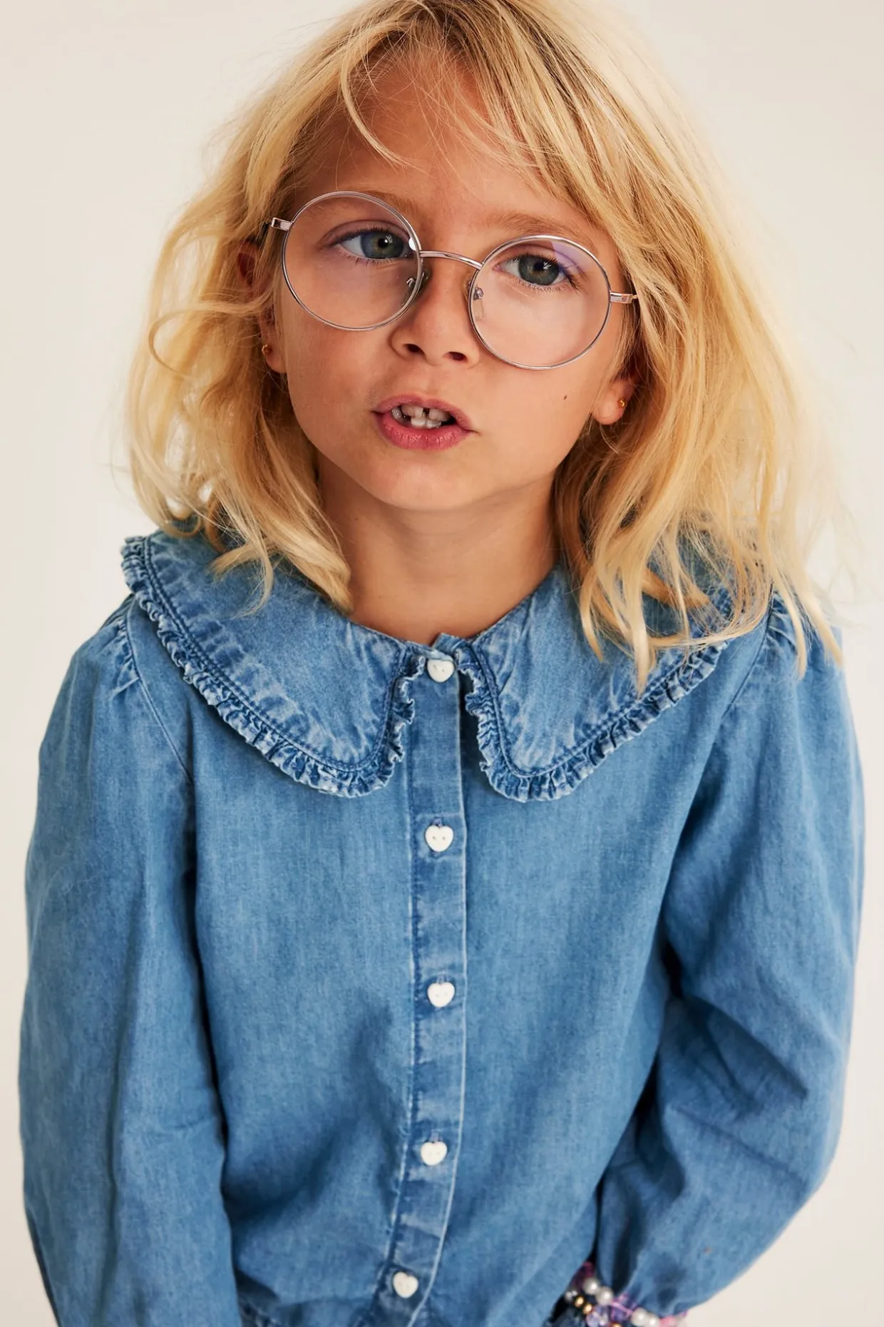 Puuvilladenimistä valmistettu paitapusero, jossa on röyhelökaulus | Denim | Lapset | Kappahl