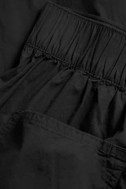 Puuvilla- ja viskoosisekoitteesta valmistetut barrel-malliset housut | Musta | Naiset | Kappahl