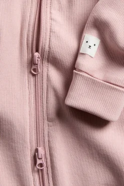 Ribattu haalariasu, jossa on käännettävät resorit. | Pinkki | Vauvat | Kappahl