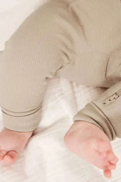 Ribattu haalariasu, jossa on käännettävät resorit. | Beige | Vauvat | Kappahl
