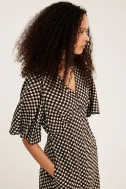 Ruudullinen mekko napeilla | Ruskea | Naiset | Kappahl