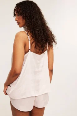 Satiinipyjamasetti
