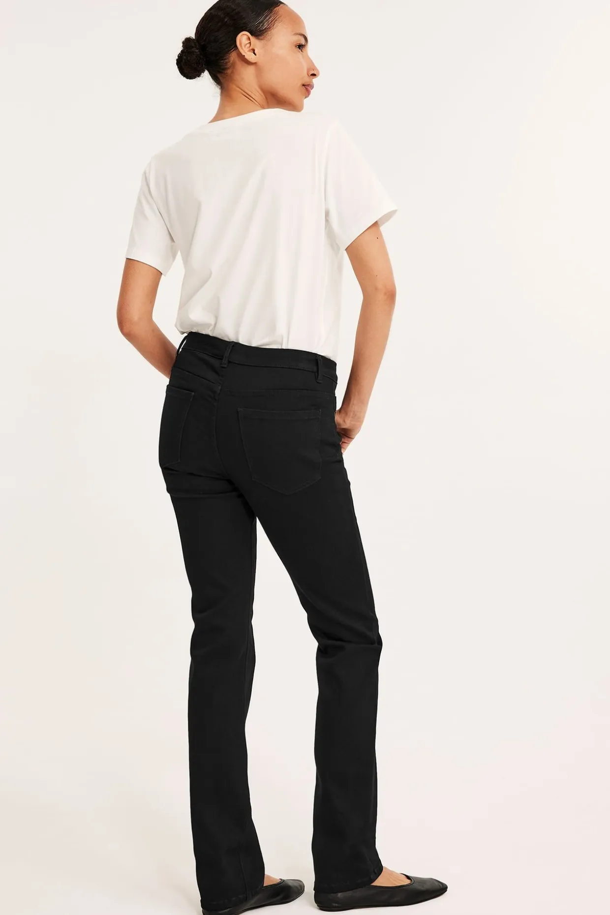 Straight jeans mid waist long leg | Musta denim | Naiset | Kappahl