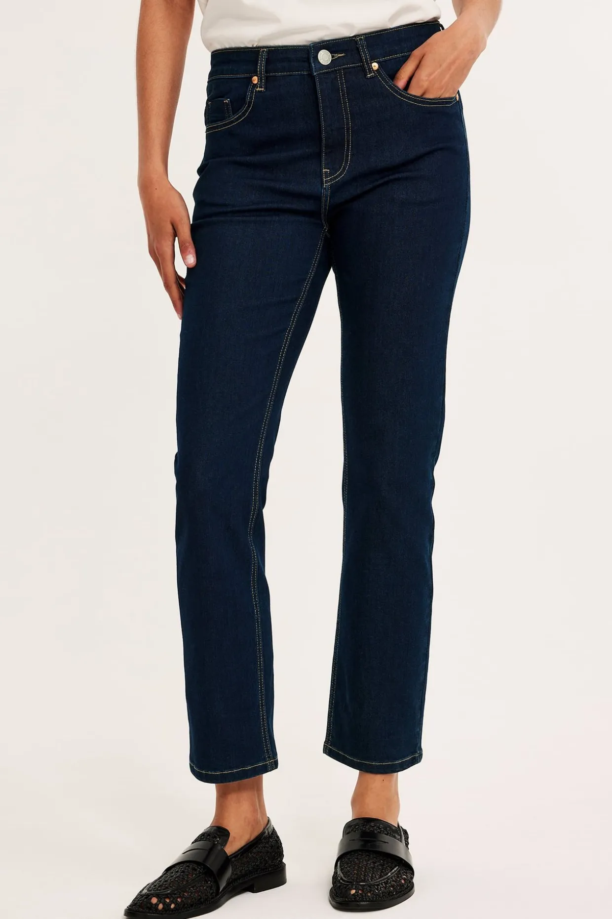 Straight jeans mid waist short leg | Tumma denim | Naiset | Kappahl