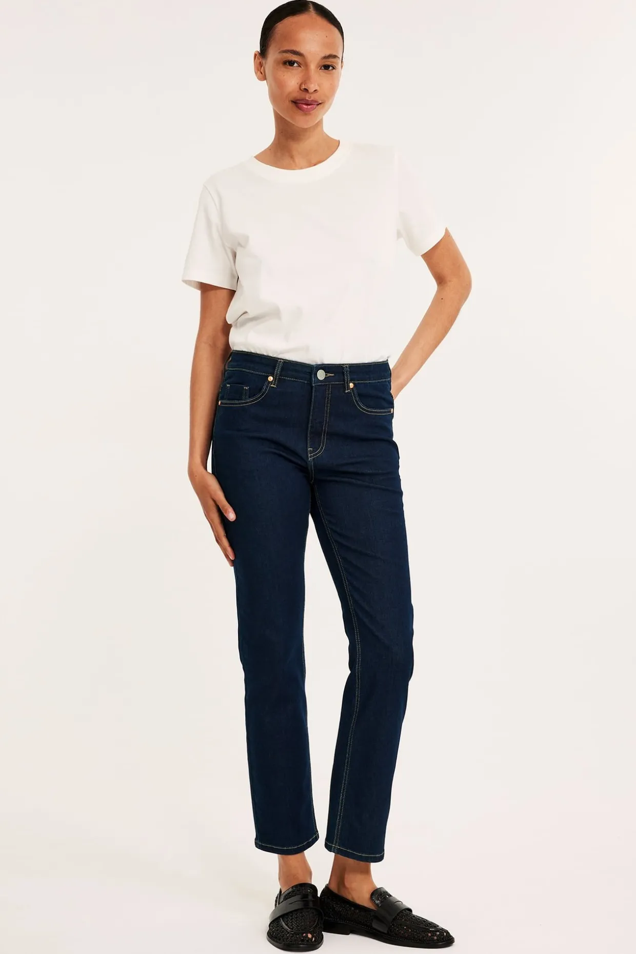 Straight jeans mid waist short leg | Tumma denim | Naiset | Kappahl