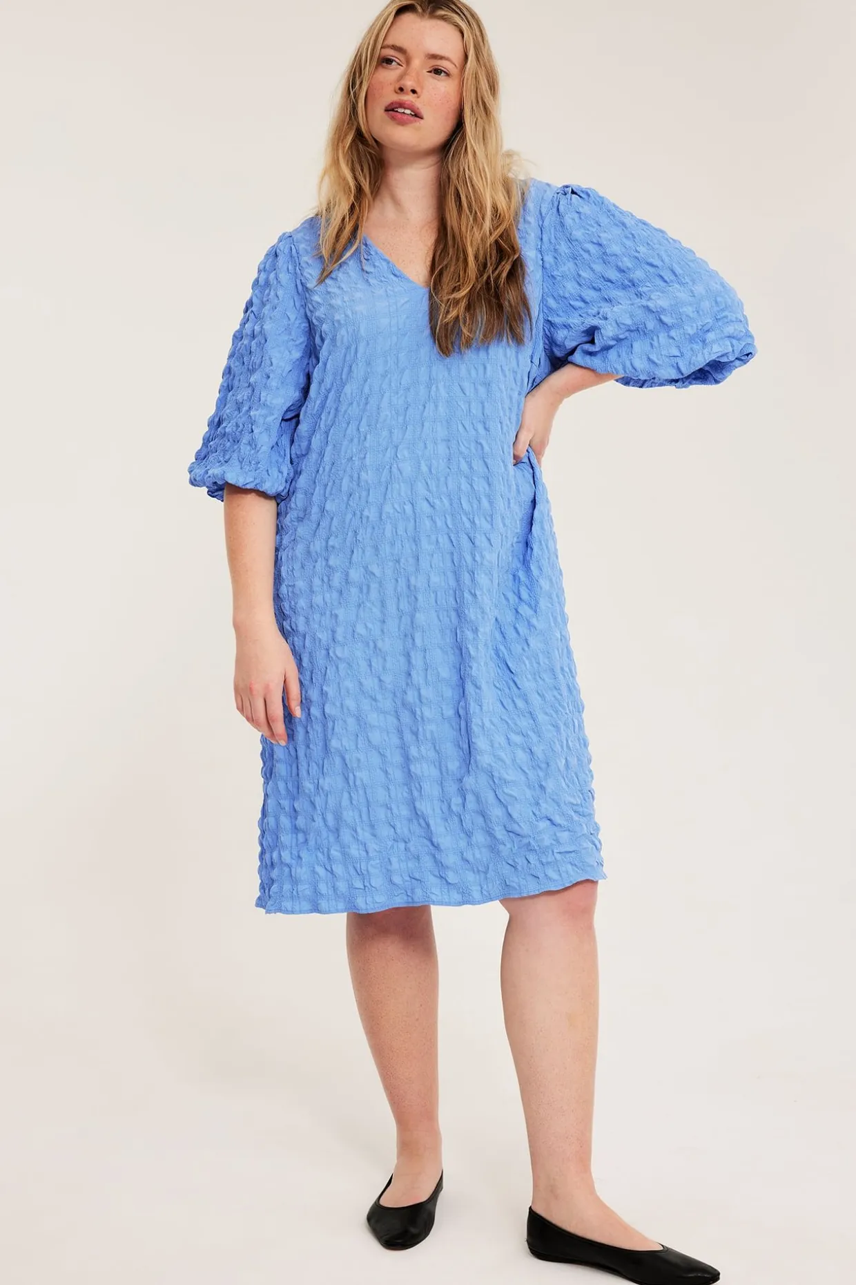 Tekstuuripintainen mekko | Sininen | Naiset | Kappahl