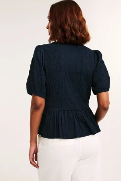 Tekstuuripintainen yläosa, peplum-helma ja lyhyet hihat | Tummansininen | Naiset | Kappahl