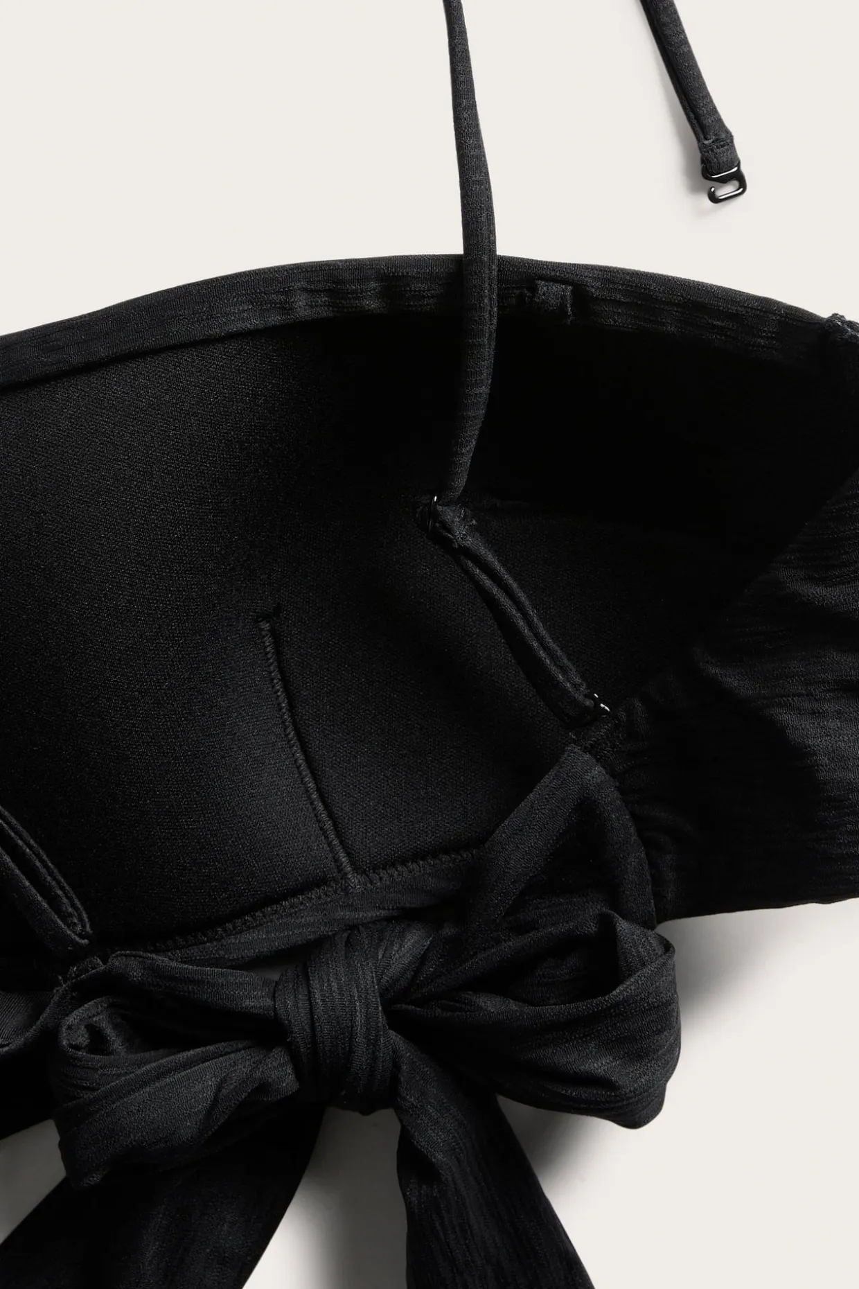 Topattu bandeau-bikiniyläosa | Musta | Naiset | Kappahl