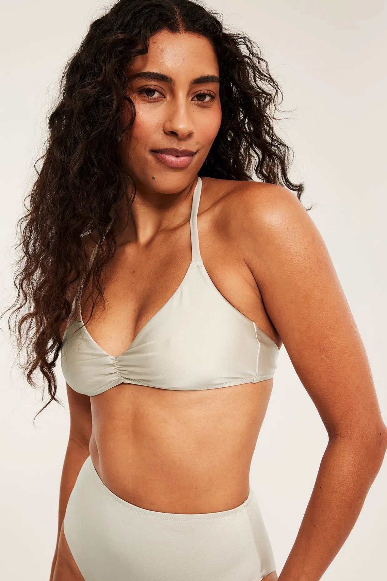 Topattu kolmiomallinen bikiniyläosa | Beige | Naiset | Kappahl