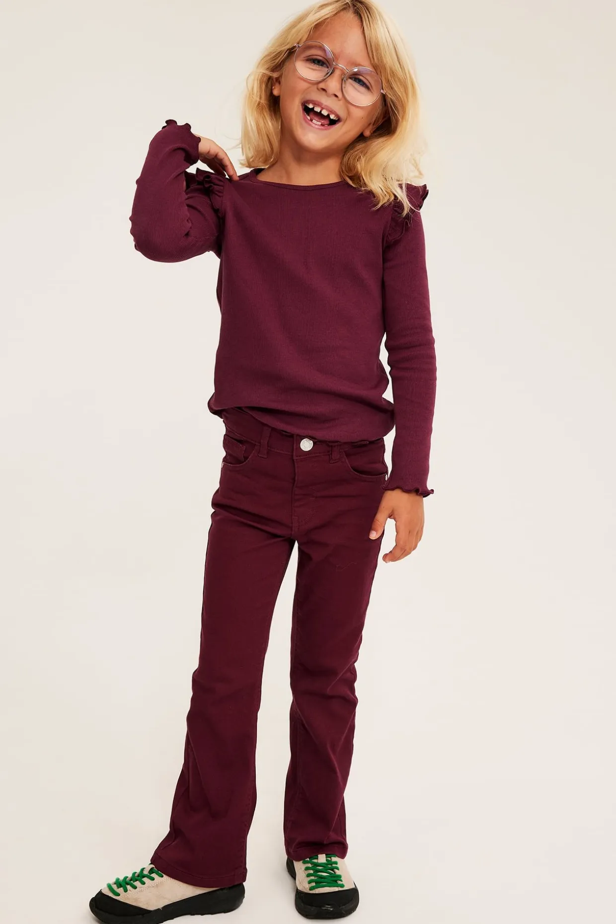 Värjätyt bootcut-malliset tvillifarkut | Tummanpunainen | Lapset | Kappahl