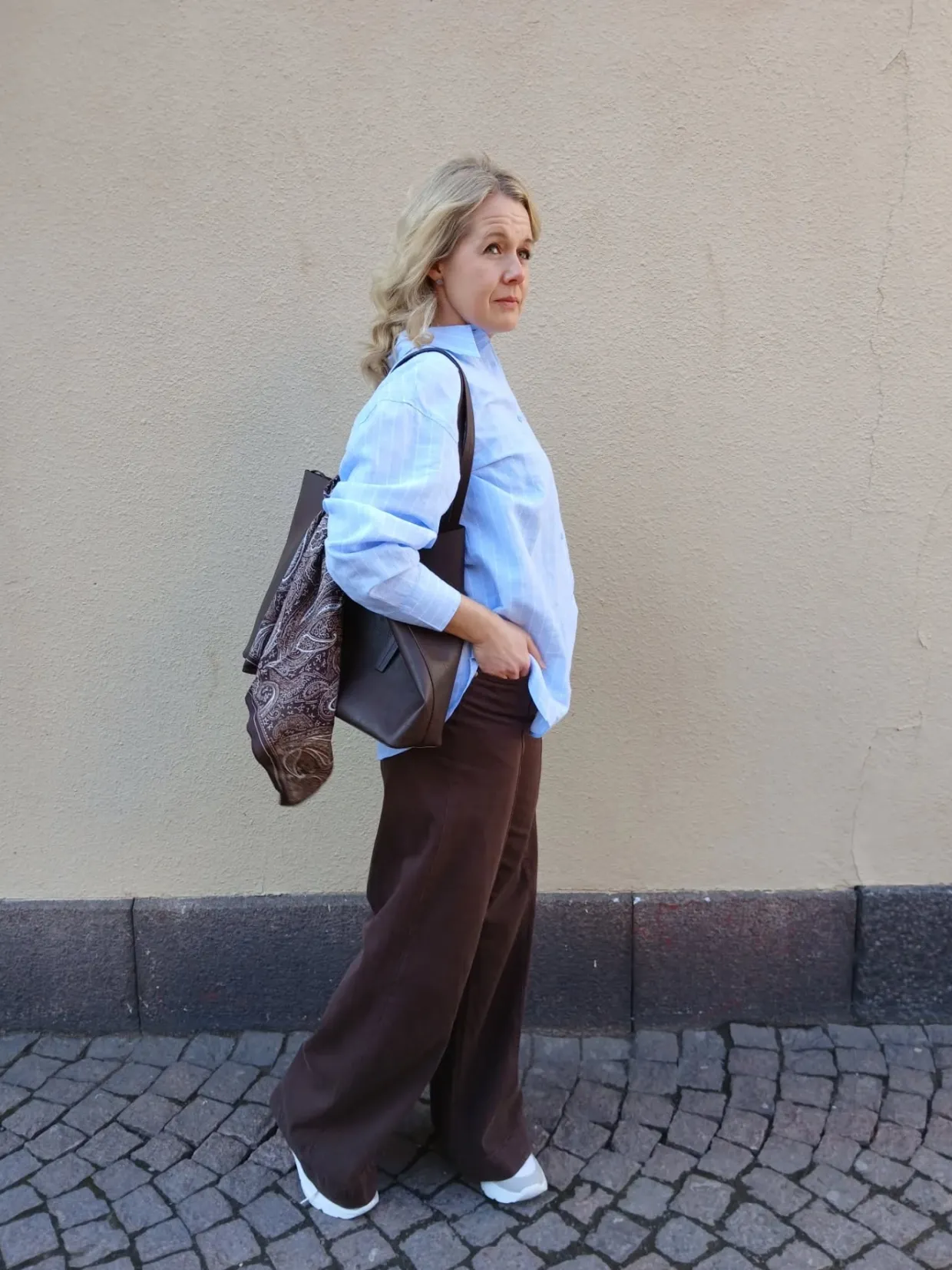 Wide jeans high waist | Tummanruskea | Naiset | Kappahl
